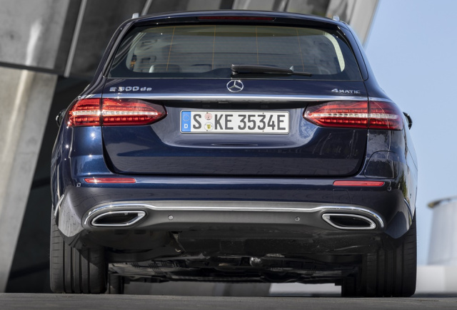 Fahrbericht: Mercedes-Benz E 300 de 4MATIC T-Modell ...
