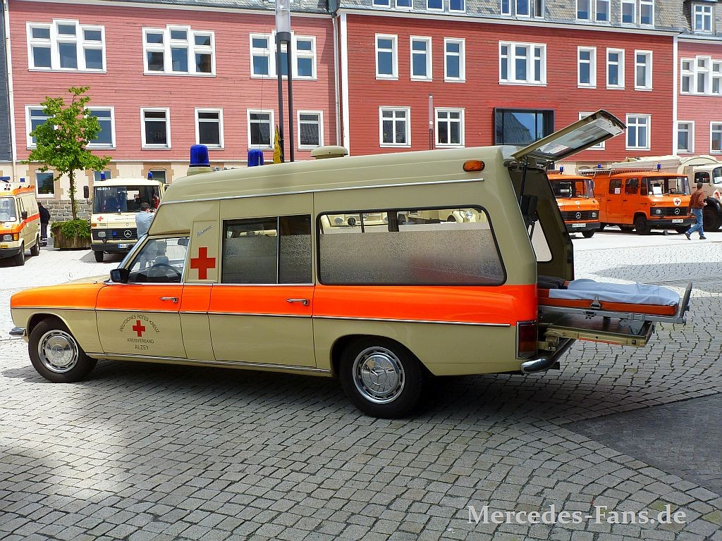 Historische DRK-Fahrzeuge: Alte Helden! : Das Rote Kreuz einmal