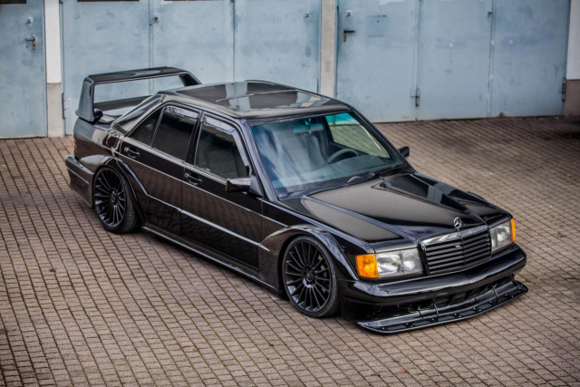 Die dunkle Seite des Sterns: 84er Mercedes W201‭ ‬3.0‭ ‬Liter‭ ‬16V EVO-II- Looker: Schwarz. Tief. Breit: der Fuhrpark von Darth Vader‭? - Auto der  Woche - Mercedes-Fans - Das Magazin für Mercedes-Benz-Enthusiasten‬