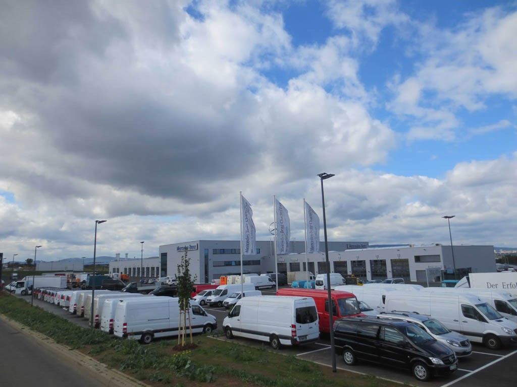 MercedesBenz neues Nutzfahrzeugzentrum in Kassel direkt an
