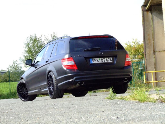 C-Klasse schwarz veredelt: Mercedes-Tuning aus dem „FFF“ : Folie, Felge und  Formsprache für einen 2008er Mercedes-Benz C350T (W204) - Auto der Woche -  Mercedes-Fans - Das Magazin für Mercedes-Benz-Enthusiasten