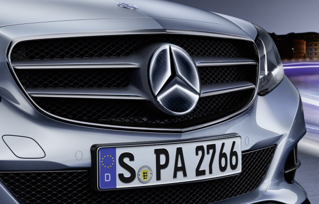 Neuer AMG Wappen LED Projektor für viele Baureihen erhältlich:  Lichtgestalten: Beeindruckende Mercedes-AMG Lichteffekte zum Nachrüsten -  News - Mercedes-Fans - Das Magazin für Mercedes-Benz-Enthusiasten
