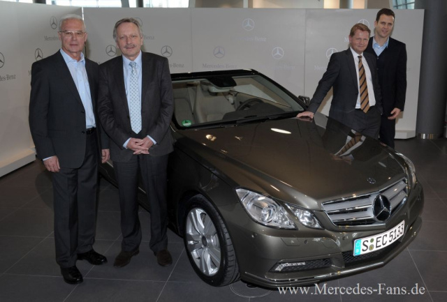 Stern für Deutschland 2010 Maße 20mm Mercedes Benz Pin Fußball Der 4 