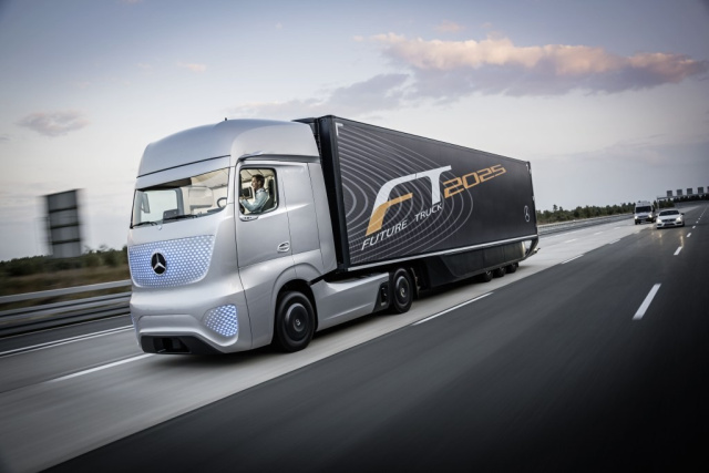 Mercedes-Benz Future Truck 2025: Weltpremiere der spektakulären Studie des  Lkw von morgen: Mercedes lässt den Truck alleine in die Zukunft fahren -  Sternstunde - Mercedes-Fans - Das Magazin für Mercedes-Benz-Enthusiasten