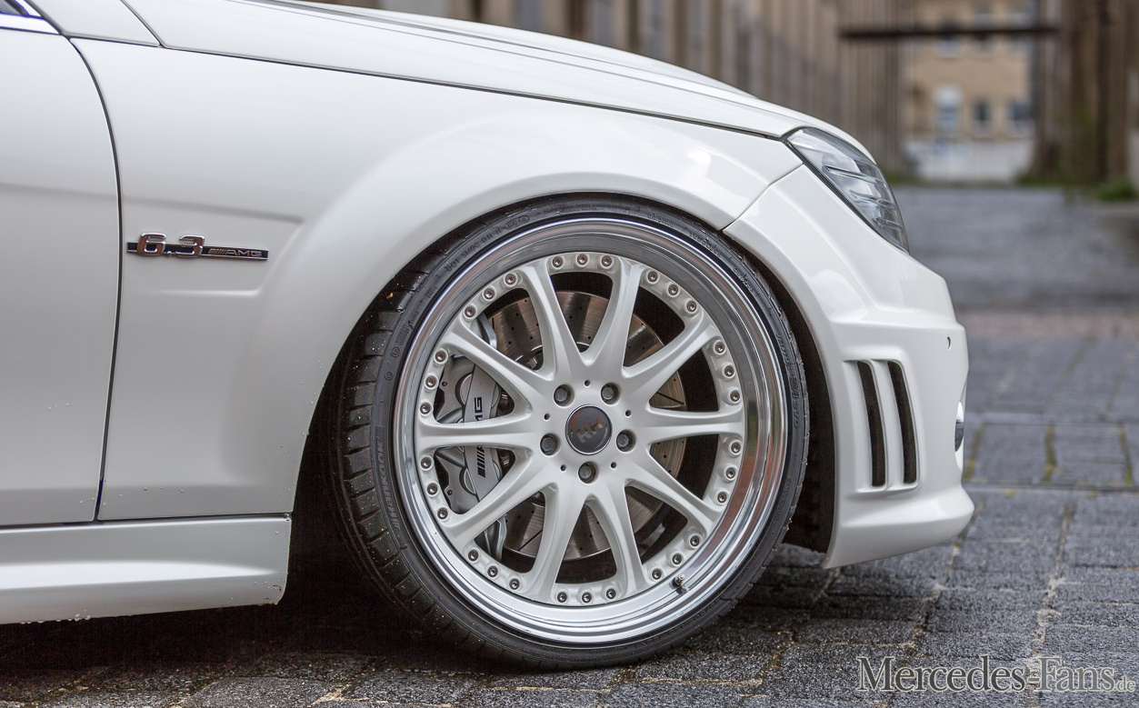 Acht Richtige Mercedes C63 AMG (W204) als Perle in MysticWeiß Auto der Woche Mercedes