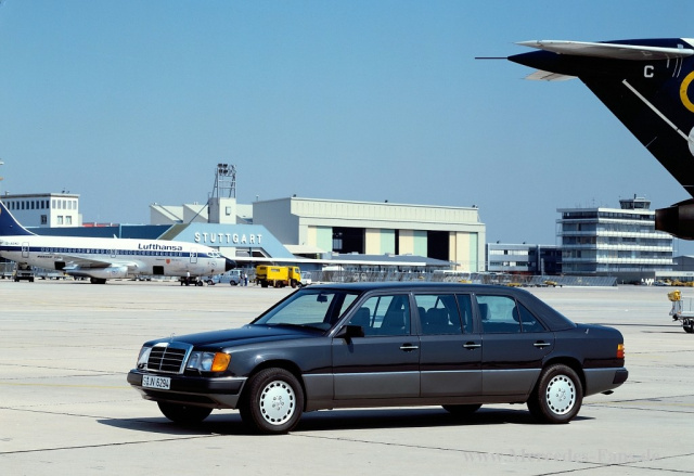 Mercedes-Benz Baureihen: W124 - die erste E-Klasse: Eine Baureihe mit zwei  Modellpflegen // Seit 1993 trägt die Baureihe den Namen E-Klasse - Classic  - Mercedes-Fans - Das Magazin für Mercedes-Benz-Enthusiasten