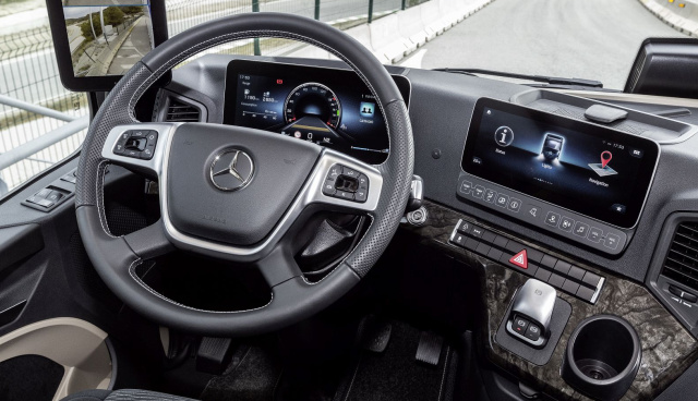 Fahrvorstellung Actros - sicherer, effizienter und voll vernetzt: Starker  Auftritt des neuen Actros bei der JXperience Barcelona - Sternstunde -  Mercedes-Fans - Das Magazin für Mercedes-Benz-Enthusiasten