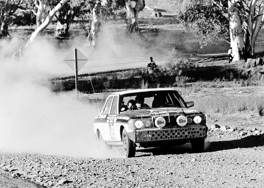 Mercedes-Benz in der Rallye WM: Wilde W123 / R107 mit Kriegsbemalung ...