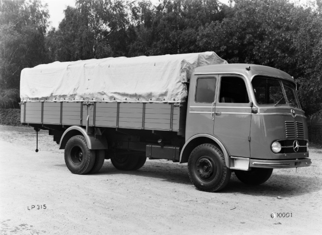 Mercedes Trucks: Schwere Sterne: 50 Jahre Mercedes Lkw-Entwicklung im  Dienst von Umwelt, Sicherheit, Komfort und Wirtschaftlichkeit - Classic -  Mercedes-Fans - Das Magazin für Mercedes-Benz-Enthusiasten