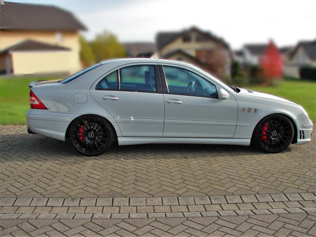 Machtiger Mercedes Mischling Bad Boy Der Ex C32 Amg Ist