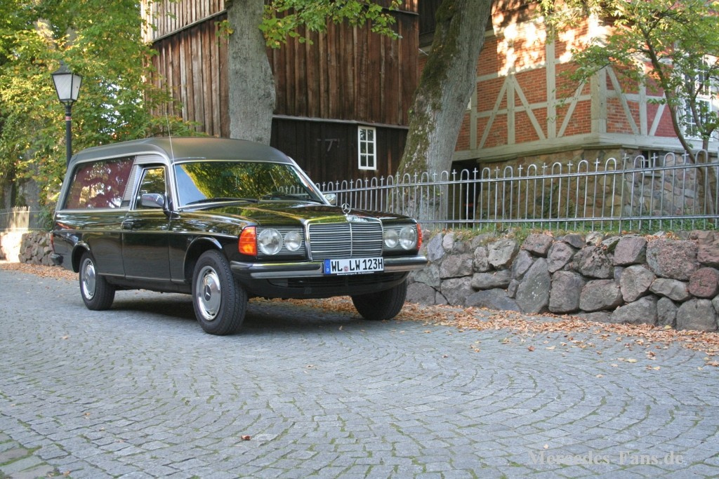 Das Letzte Auto Ist Immer Ein Kombi Der letzte Wagen ist immer ein Kombi - 1980er Mercedes-Benz 230