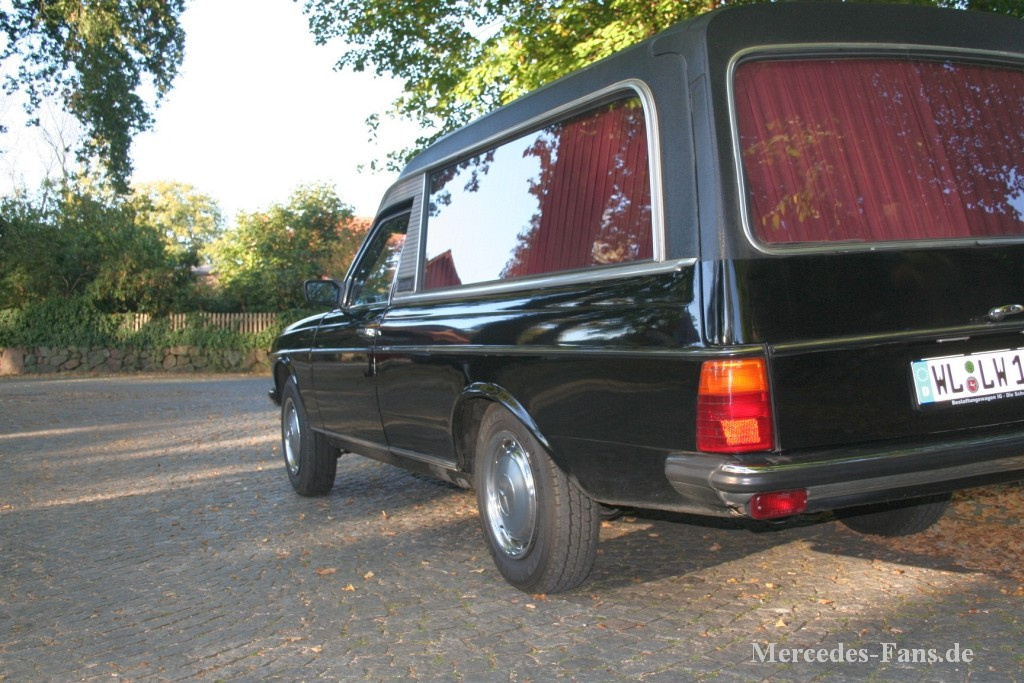 Das Letzte Auto Ist Immer Ein Kombi Der letzte Wagen ist immer ein Kombi - 1980er Mercedes-Benz 230