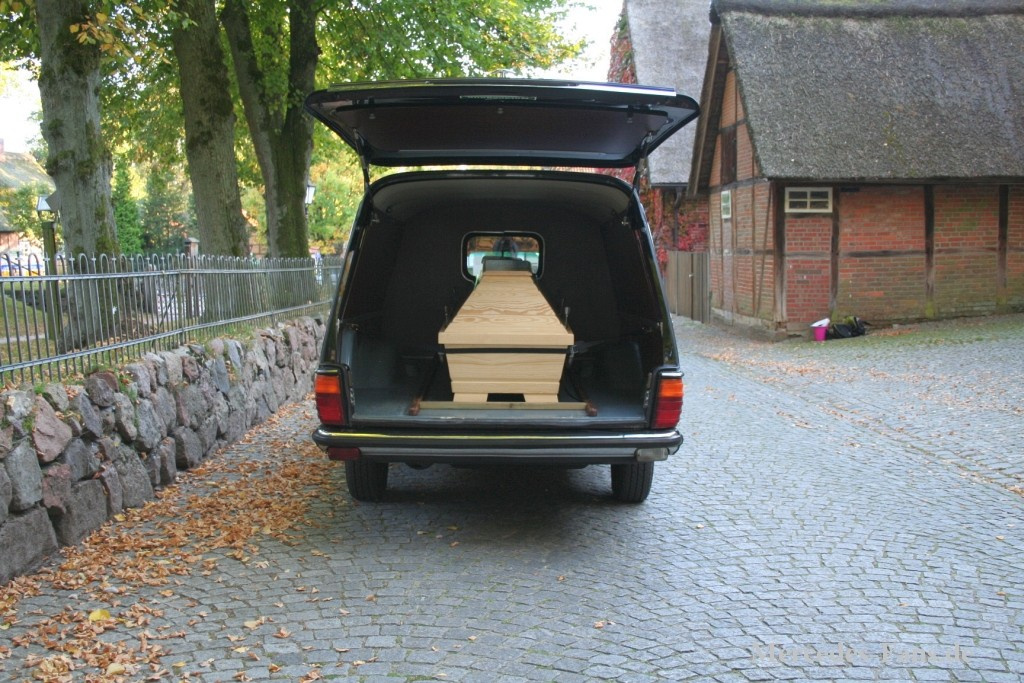 Das Letzte Auto Ist Immer Ein Kombi Der letzte Wagen ist immer ein Kombi - 1980er Mercedes-Benz 230